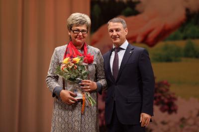 Аркадий Фомин вручил награды социальным работникам
