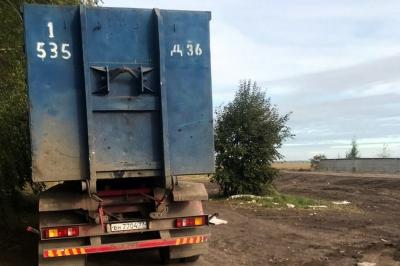 На полигон в Рыбновском районе везут отходы мусоровозы с московскими номерами