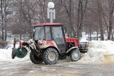 В Рязани продолжают круглосуточно убирать снег