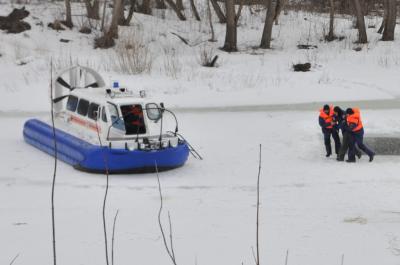 Рязанские спасатели показали работу недавно поступившего катера на воздушной подушке