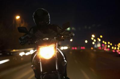 Рязанским водителям рекомендуют не пристраиваться рядом с едущим мотоциклистом