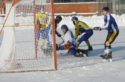 Рязанский «Кардиолог» проиграл в хоккей с мячом и второй домашний матч