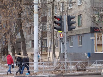 В Канищево появился новый пешеходный светофор