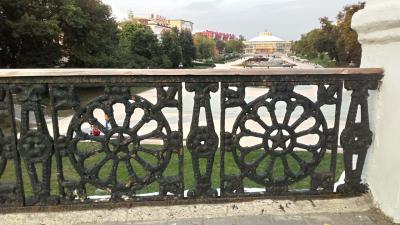 Чугунное ограждение моста на улице Ленина восстановят