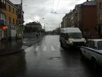 На улице Свободы Рязани школьница попала под колёса микроавтобуса