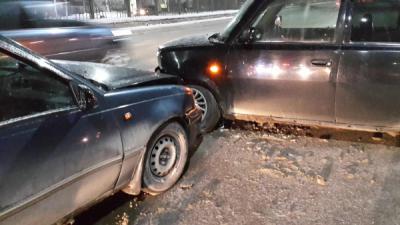 На Московском шоссе в Рязани столкнулись две иномарки, пострадала девушка