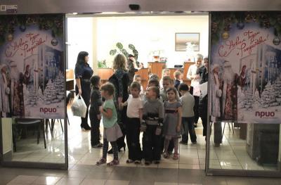 Дети навестили Прио-Внешторгбанк с «Первоклассным поздравлением»