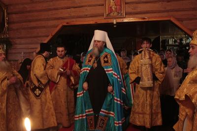 Владыка Вениамин отслужил литургию в михайловском монастыре