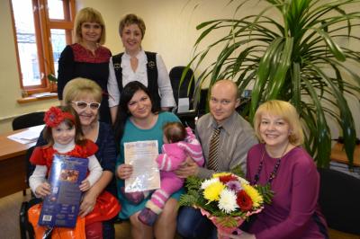 В Рязанском районе вручили полуторатысячный сертификат на материнский капитал