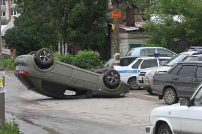 На улице Стройкова в Рязани перевернулся автомобиль