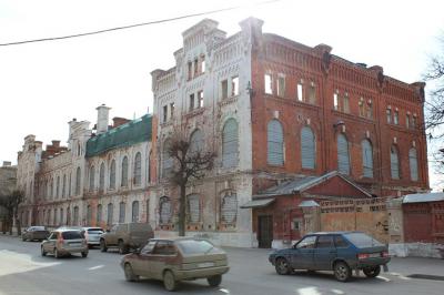 Началась реконструкция здания винного склада на улице Павлова в Рязани