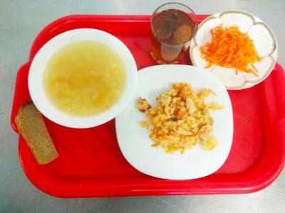 В Рязани ежедневно публикуются фотографии школьных завтраков и обедов