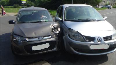 В Рязани Renault не уступил «Ладе-Калине», пострадали два человека