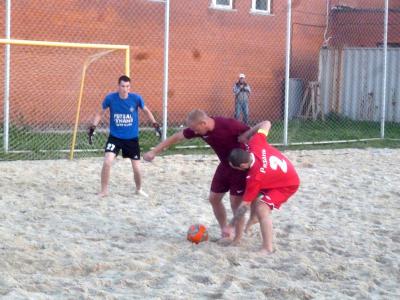 В чемпионате Рязанской области по пляжному футболу лидеры потеряли очки