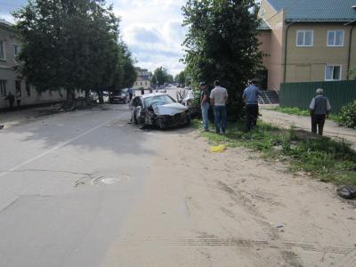 Водитель Nissan Almera сбил двух человек в Касимове и скрылся с места ДТП