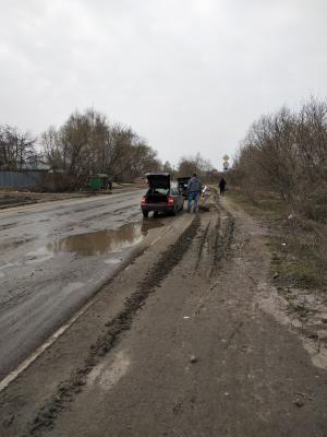 На улице Рязанской из-за ямы пострадали два авто