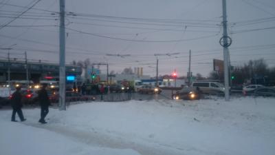 На Московском шоссе легковой автомобиль взлетел от столкновения с джипом