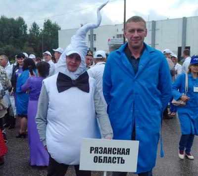Рязанский осеменитель прибыл на всероссийский конкурс в костюме сперматозоида
