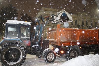 За минувшую ночь с улиц Рязани вывезли около 1,5 тысяч кубометров снега