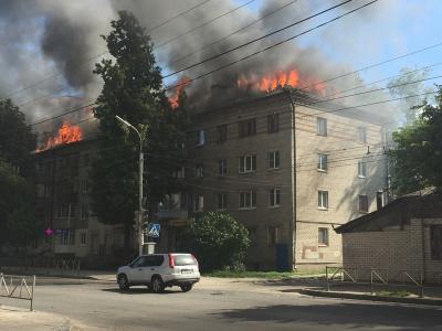 Из горящего на улице Грибоедова дома эвакуировали 50 человек