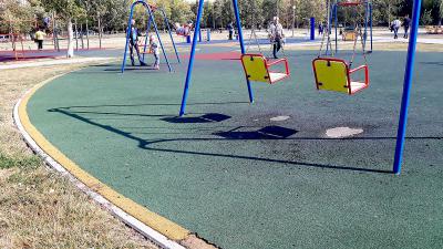 В одном из парков Новомичуринска заменят покрытие детских площадок