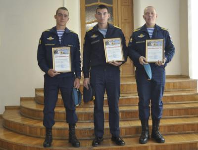 В Рязани наградили курсантов ВДВ, которые помогли задержать грабителей