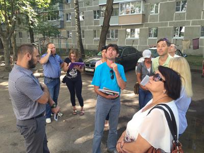 Активисты проекта «Общественный контроль» проверили ход ремонта жилых домов на улице Великанова