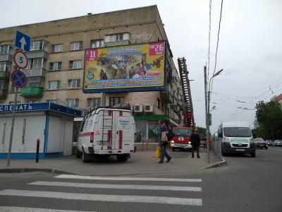 В Рязани на улице Вокзальной спасатели сняли ребенка с окна