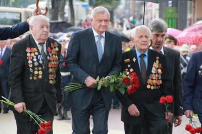 В Рязани в День памяти и скорби возложили цветы к Вечному огню на площади Победы