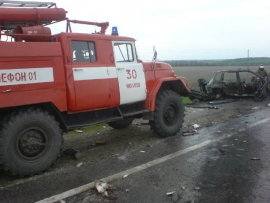После лобового столкновения с грузовиком близ Михайлова в Nissan X-Trail сгорели два человека