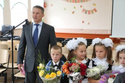 В день Знаний Аркадий Фомин поздравил сельских школьников и учителей