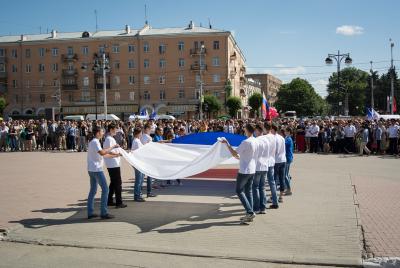 Рязанская молодёжь с активной жизненной позицией провела флешмоб «Флаг России»
