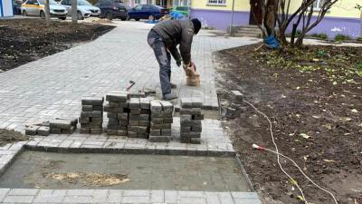 В сквере на улице Пушкина в Рязани устраняют недочёты