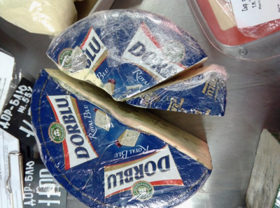 В Рязани уничтожили санкционный плесневый сыр