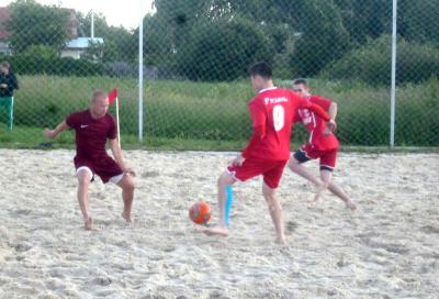 В Хирино продолжаются игры чемпионата области по пляжному футболу
