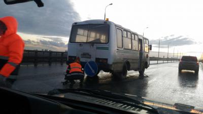 На Солотчинском мосту через Оку арматура вновь повредила колёса авто