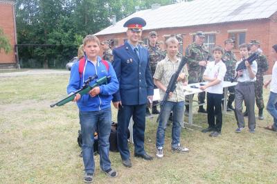 Рязанские полицейские провели для школьников военно-патриотический праздник