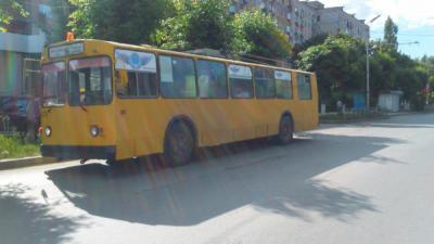 Рязанская пенсионерка проигнорировала поручни и упала в троллейбусе