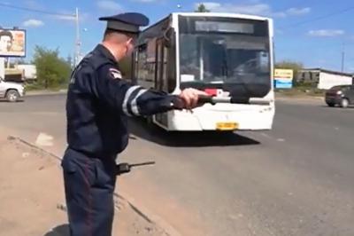 В Новомичуринске гаишники выявили неисправной автобус