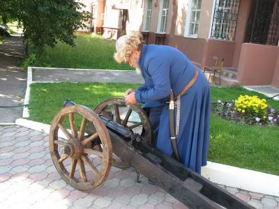 Шиловский музей встретил юных экскурсантов залпом из пушки