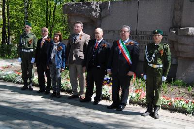 Итальянцы возложили цветы к памятнику Фёдору Полетаеву