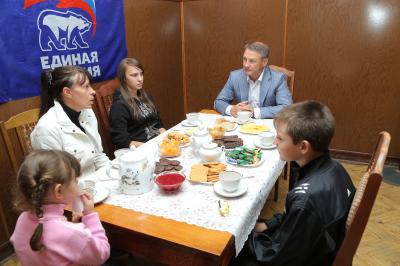 Председатель Рязанской областной Думы встретился с беженцами из Украины
