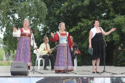 Музыкальное лето в Константинове продолжат «Радуница» и «Балалайка-62»