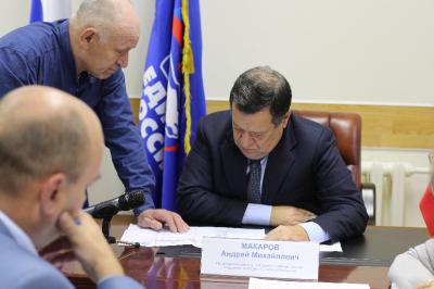 Андрей Макаров решает проблемы рязанцев по вопросу ремонта дорог