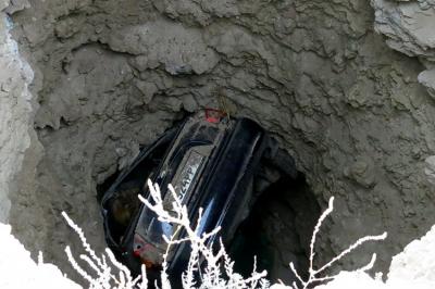 Автомобиль с рязанским номером упал в пропасть в Крыму