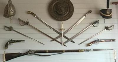 Рязанец создал в доме музей старинного оружия
