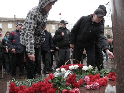 В Рязани возложили цветы к памятнику Владимиру Фёдоровичу Уткину