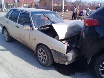 В Ермиши пьяный водитель ВАЗ-21099 протаранил иномарку