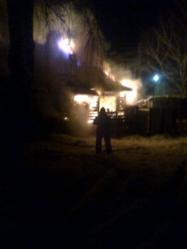 В Спасске сгорел жилой дом, есть пострадавший