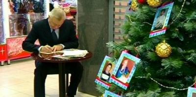 Олег Ковалёв приобрёл новогодние подарки для детей-сирот
